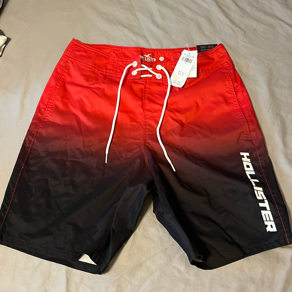 NWT Hollister 9” Men’s swim board shorts sz 28